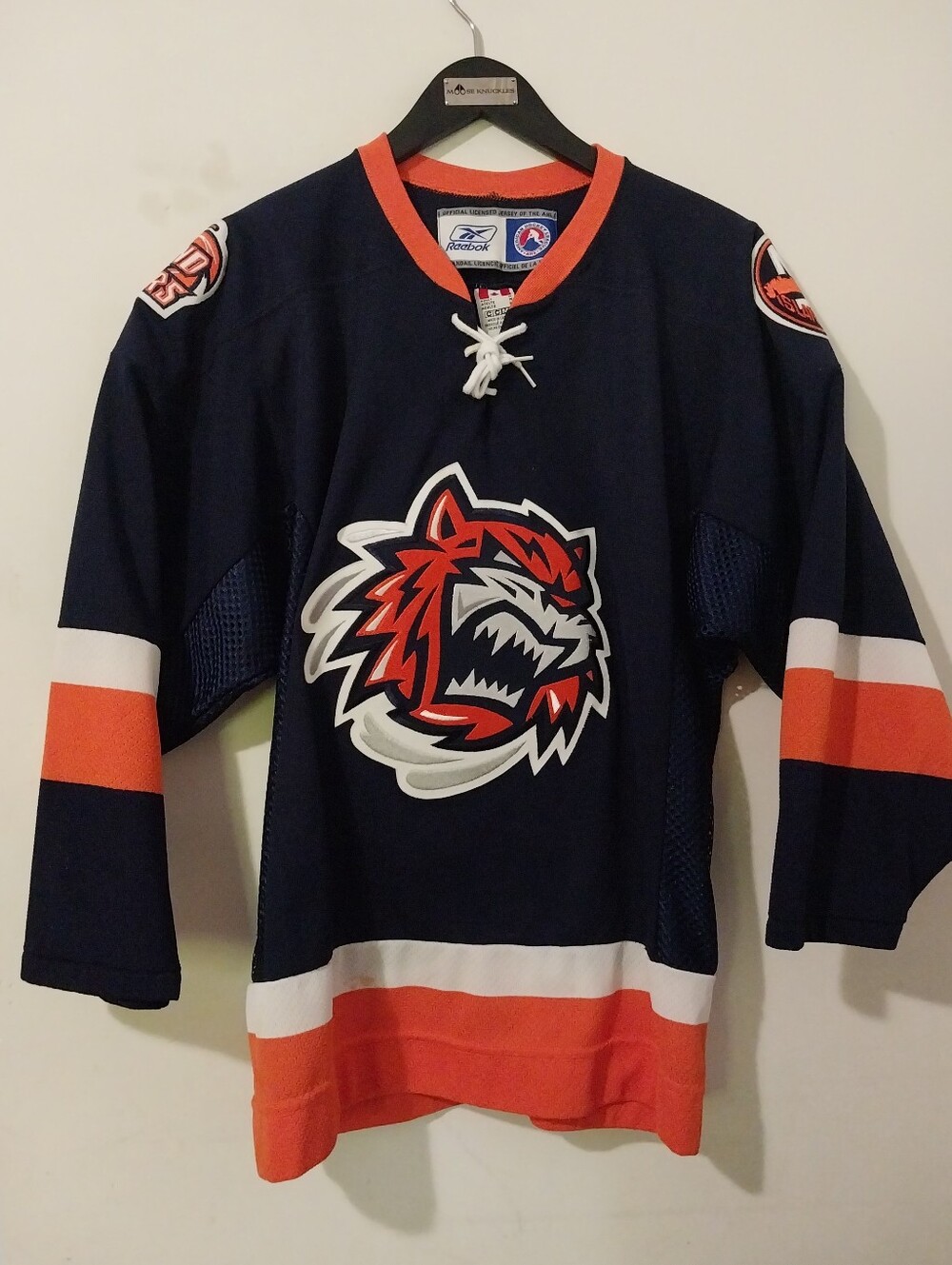 Reebok Ahl Bridgeport Sound Tigers Size Medium Ny Islanders Minor